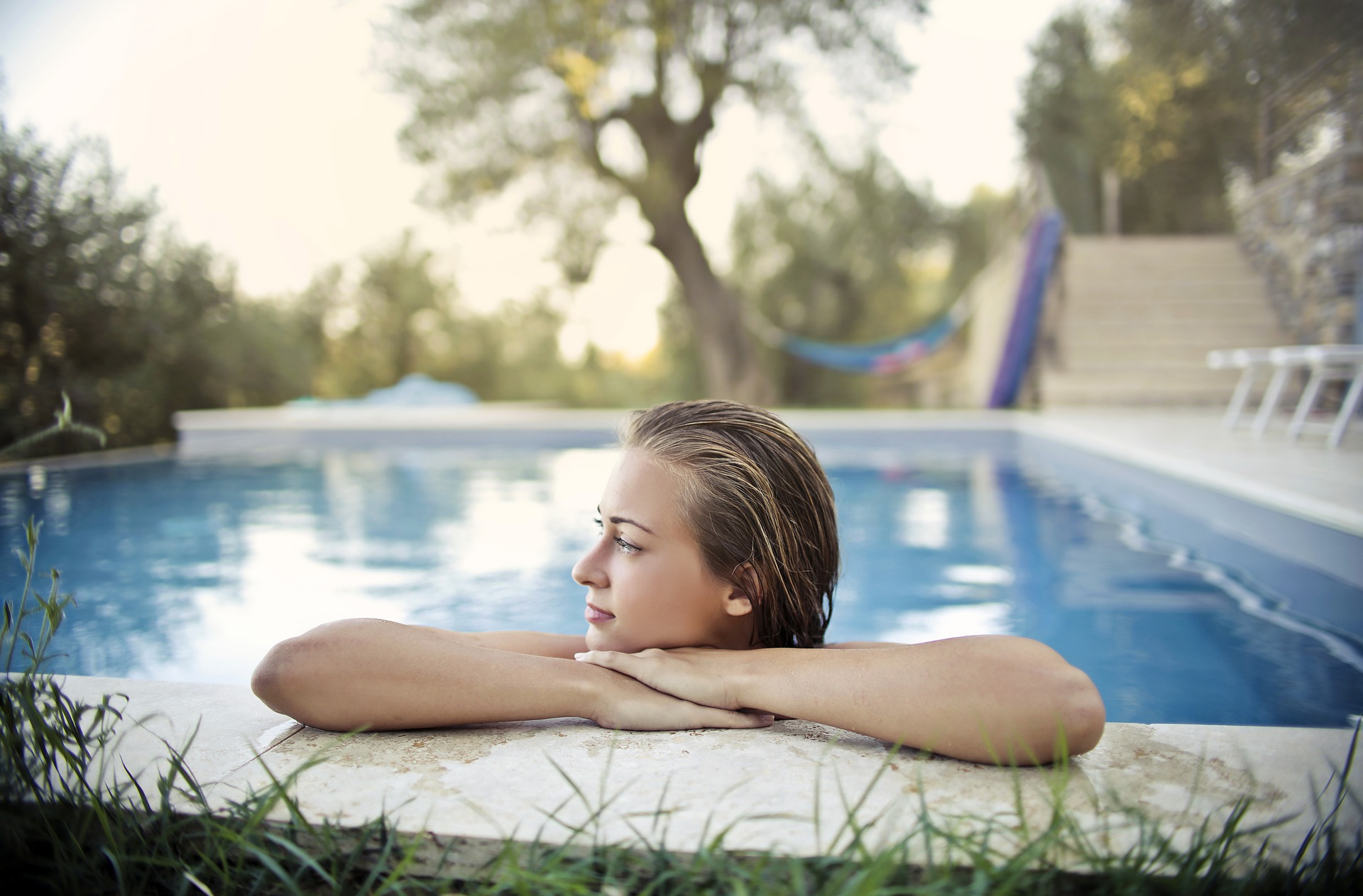 Piscinas prefabricadas de poliéster para triunfar este verano