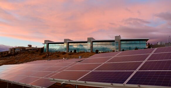 Consigue una vivienda sostenible con placas solares fotovoltaicas