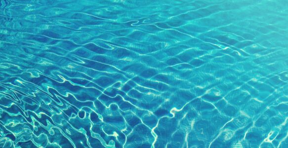 Trucos para evitar la congelación del agua de piscina en invierno
