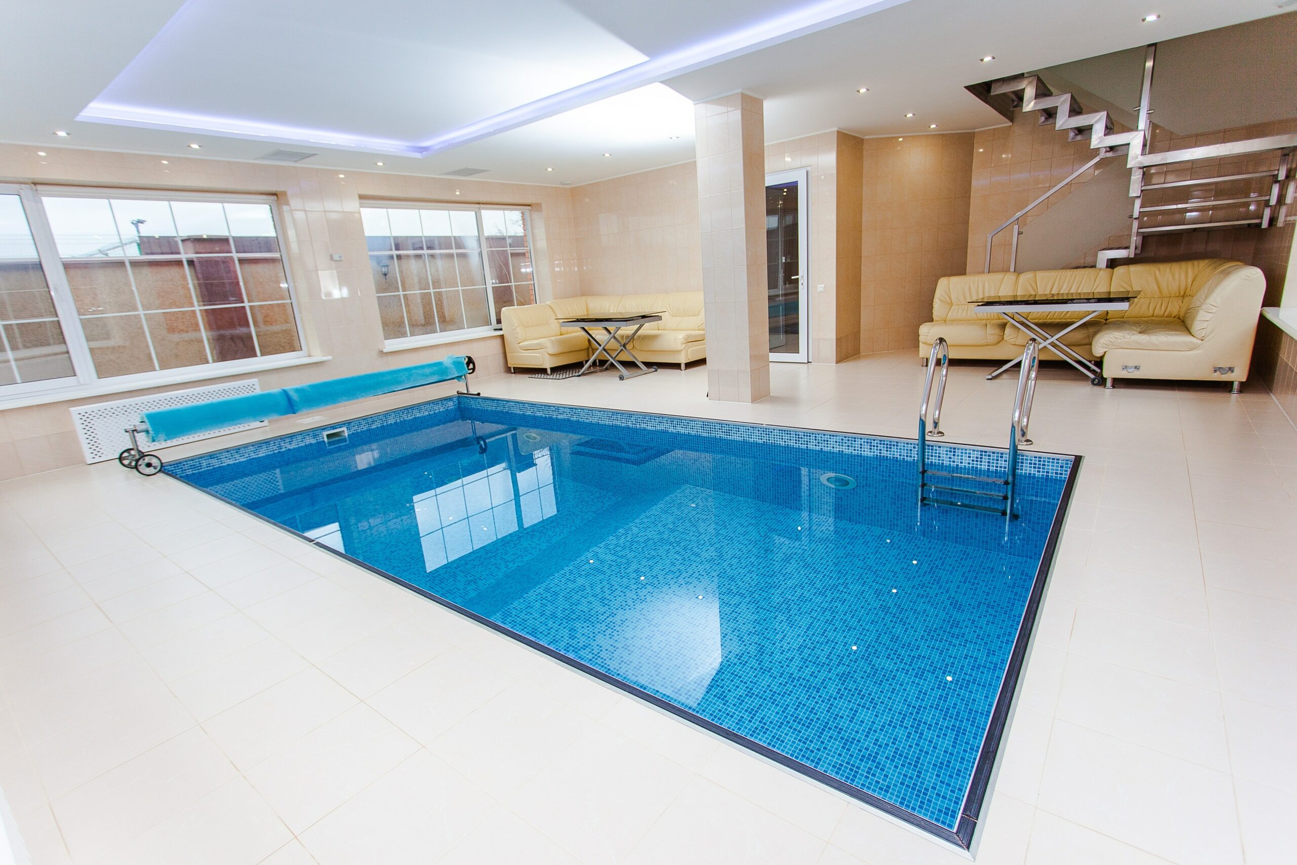 Cobertor de piscina de invierno o de verano, ¿en qué se diferencian?