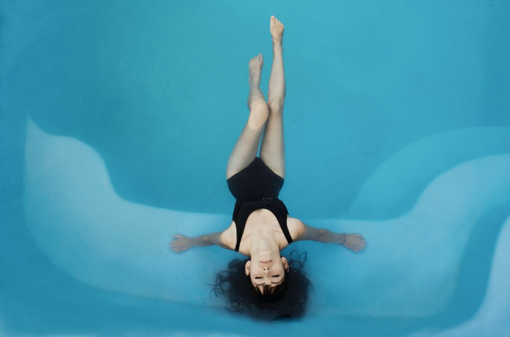 Piscinas elevadas para sumar la estética y la elegancia de tu jardín