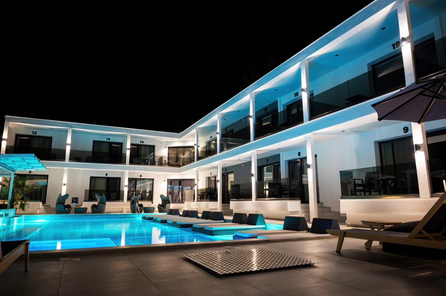 ¿Por qué iluminar la piscina con luces LED es buena idea?