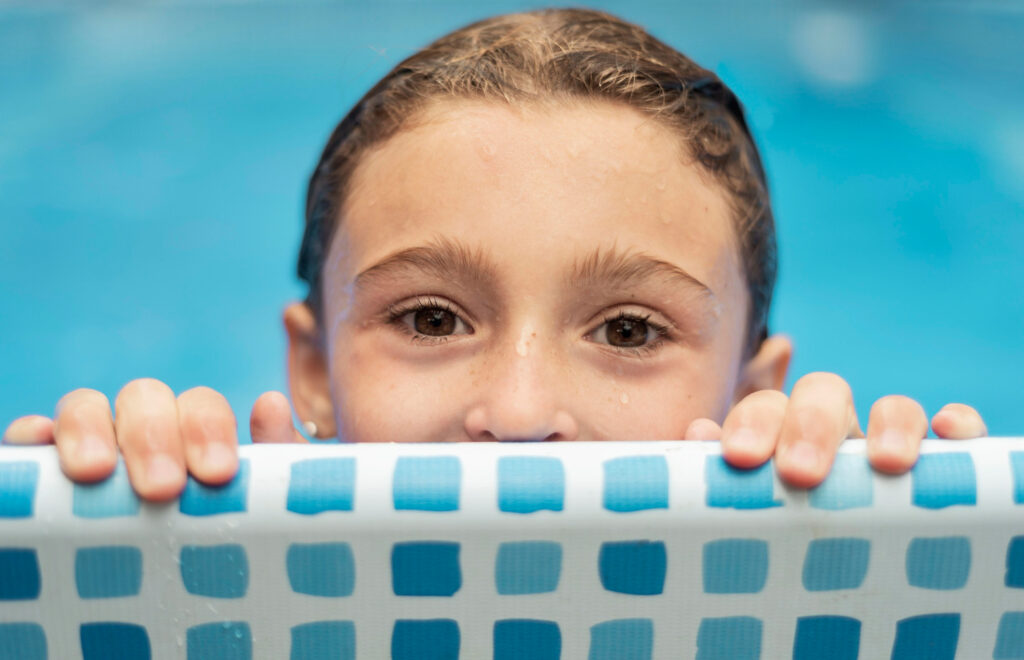 Cómo cuidar tu piscina de poliéster cuando te vas de vacaciones
