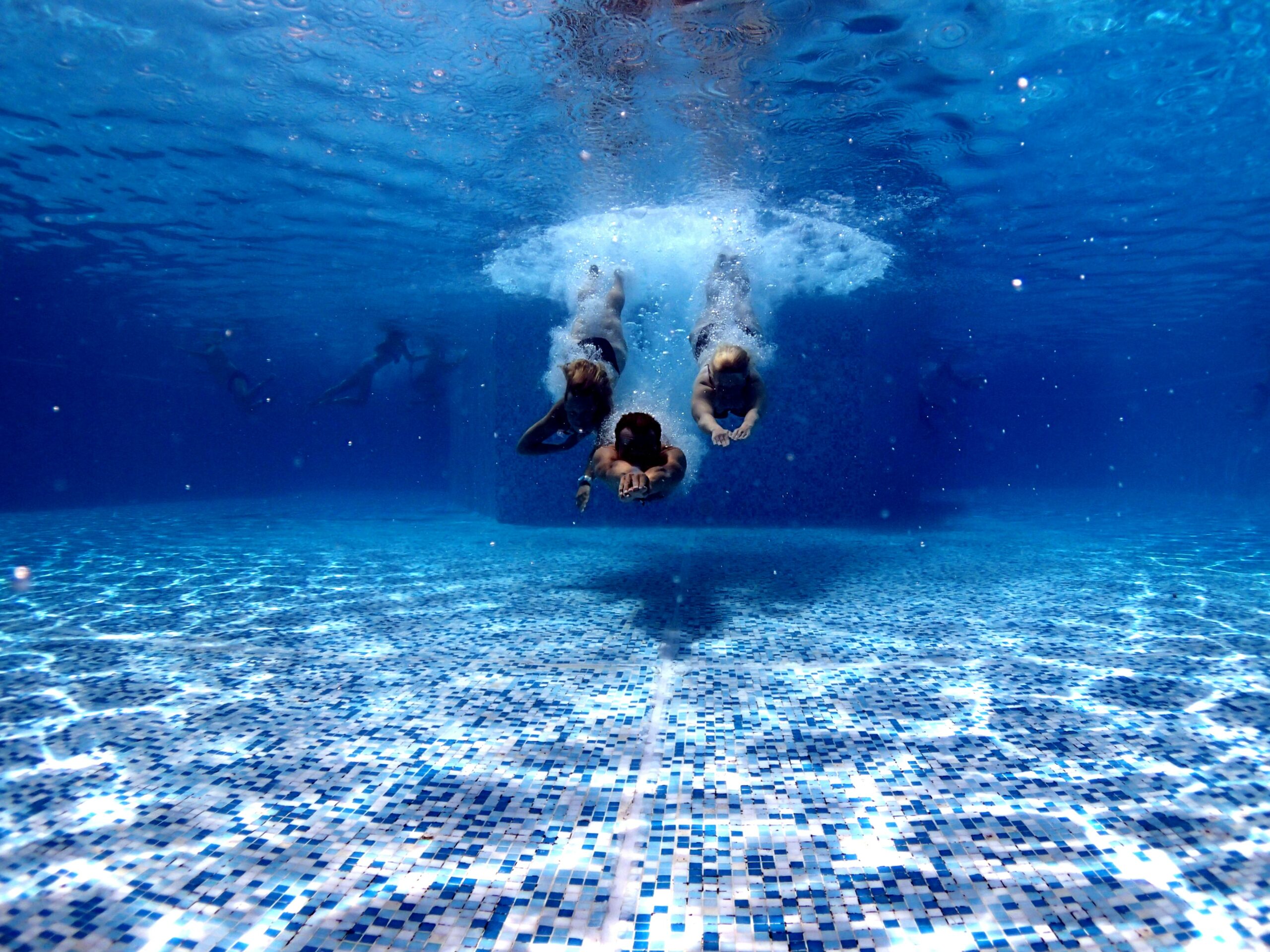 ¿Cuál es el mejor recubrimiento para el interior de tu piscina?