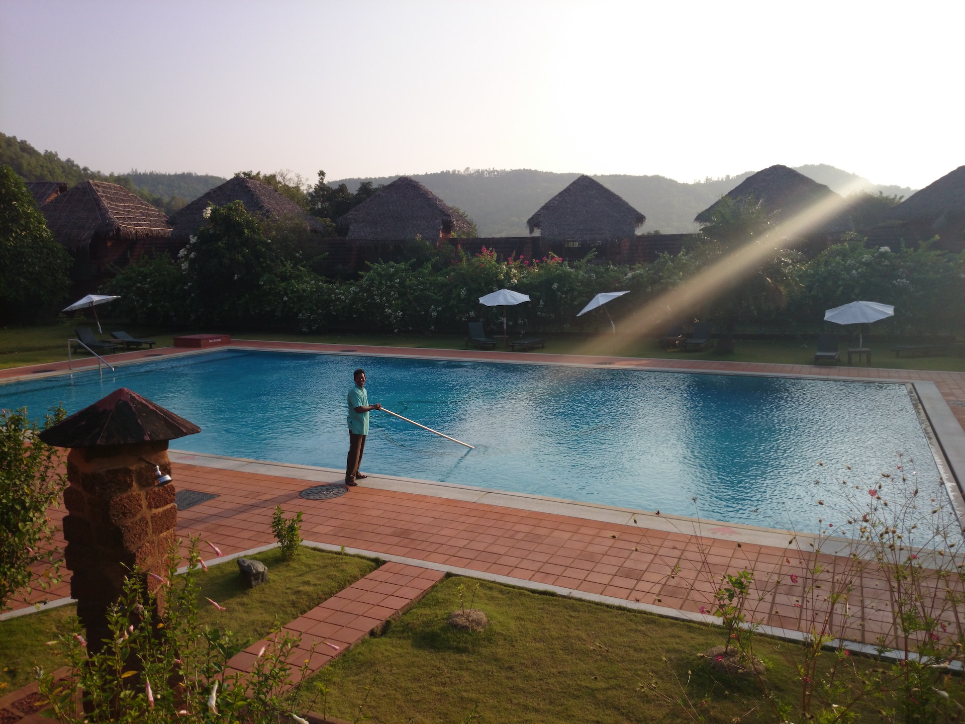 ¿Qué limpiafondos de piscina es mejor para ti? Aprende a elegirlo