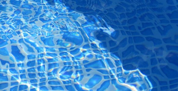 Además de agentes químicos, ¿con qué métodos desinfecto la piscina?