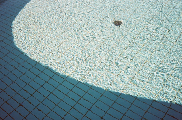 ¿Cómo debemos limpiar la piscina? Descubre el paso a paso