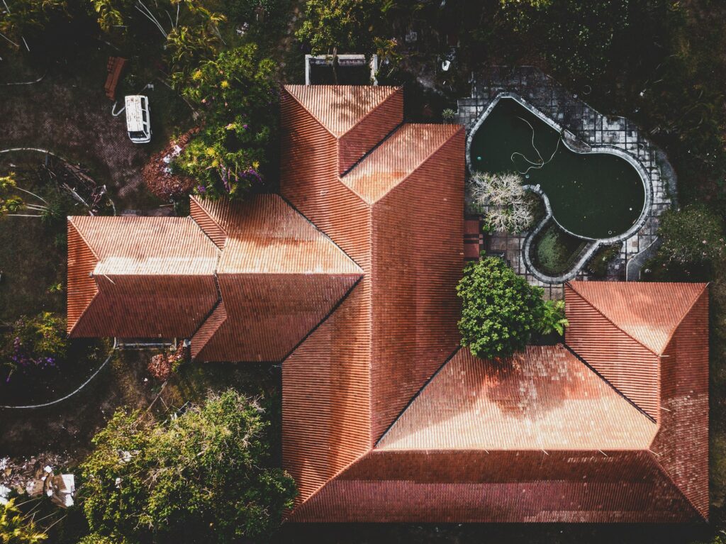 Descubre los diferentes tipos de permisos de construcción de piscinas