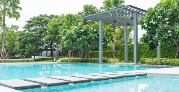 ¿Cómo elegir una cubierta para la piscina?