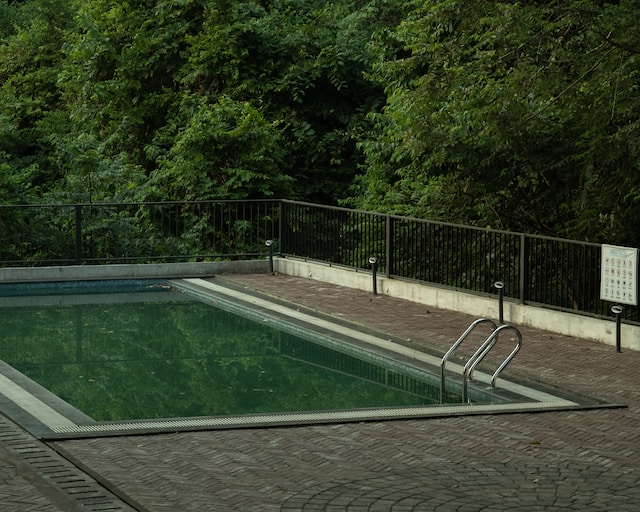 ¿Por qué tengo agua verde en la piscina