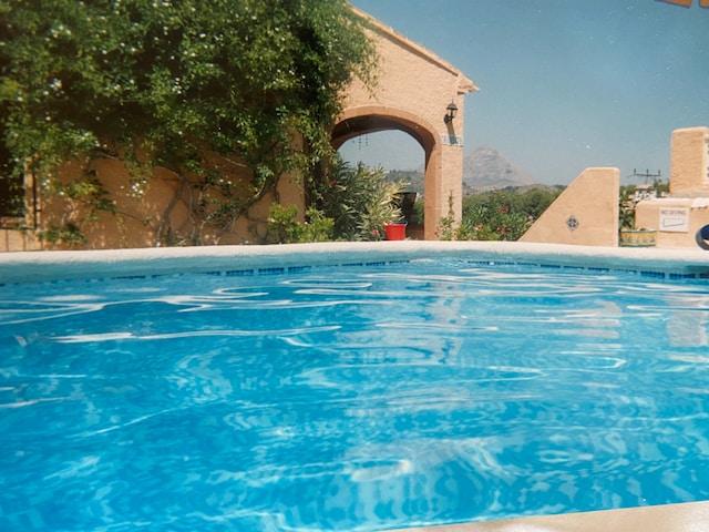 ¿Qué tipos de medios filtrantes existen para una piscina