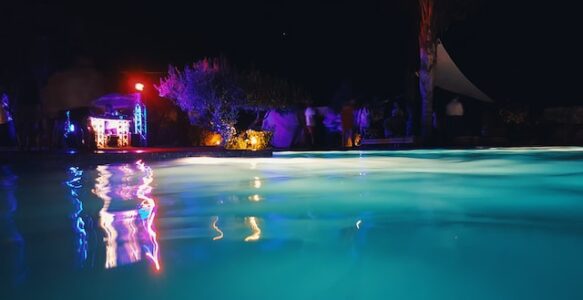 Luz de piscina ¿Lámparas LED o halógenas?