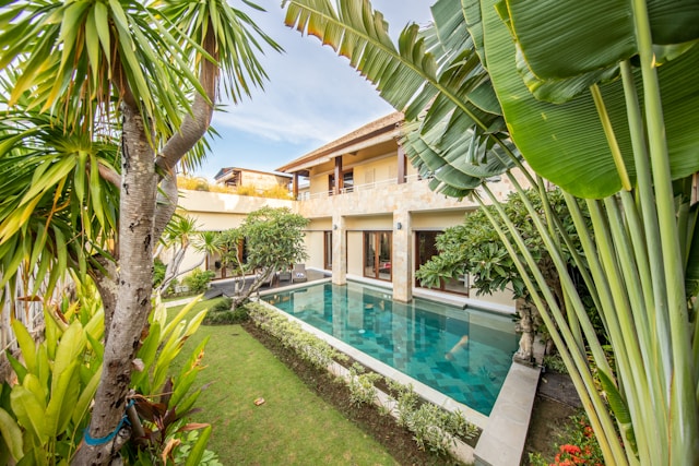 Piscina en el jardín_ ¿es necesario un permiso de construcción_