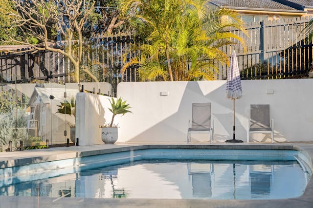 ¿Con qué frecuencia debo utilizar productos químicos para mi piscina_