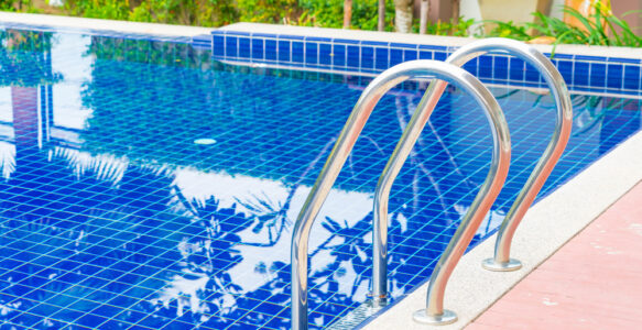 Elige la mejor lona para tu piscina: Factores a considerar