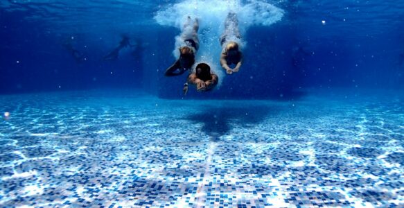 Cómo elegir el limpiafondos perfecto para tu piscina