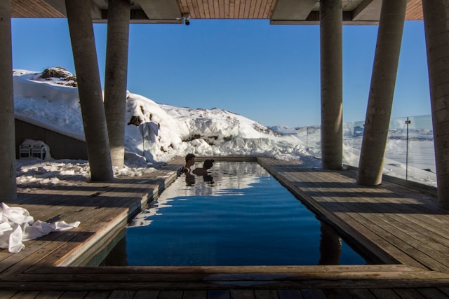 Madera de exterior_ Soluciones para el entorno de tu piscina