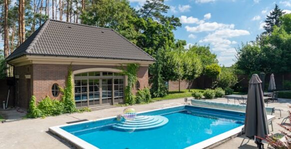 Protege tu piscina todo el año: Lo que debes saber sobre las cubiertas