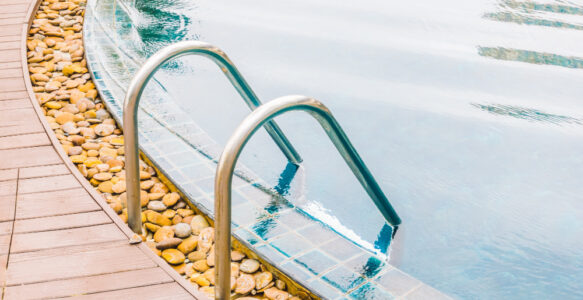 Cómo detectar y reparar fugas en tu piscina paso a paso