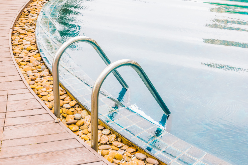 Cómo detectar y reparar fugas en tu piscina paso a paso