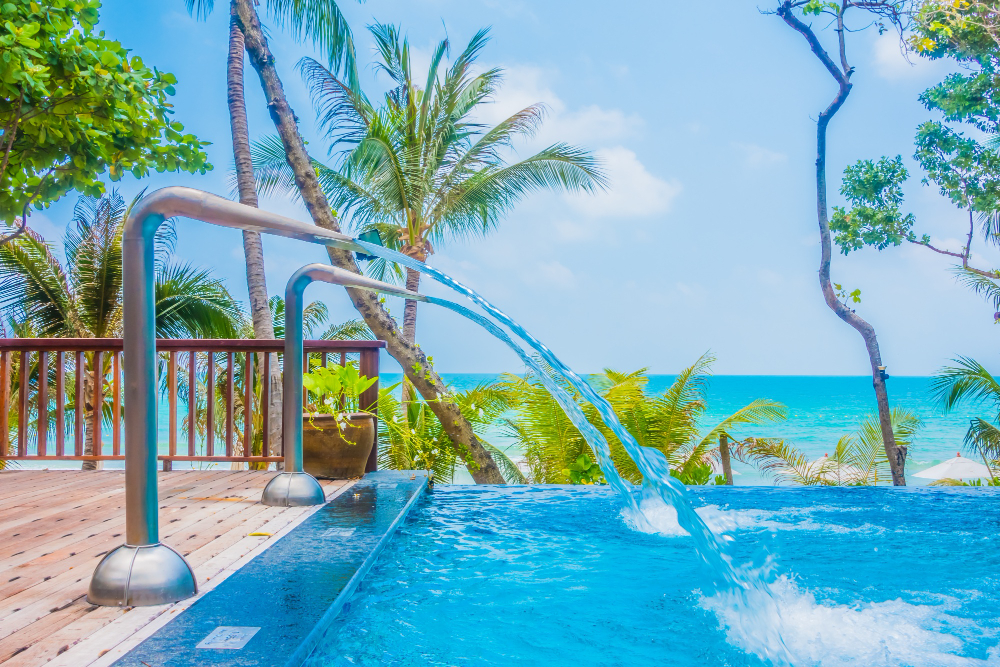 Materiales para exteriores de piscina_ durabilidad y diseño en un solo lugar