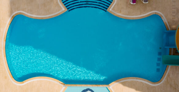 Piscinas elevadas de poliester vs obra: ¿qué sale más rentable?