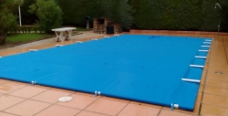 Cobertor de barras de protecci  n para piscina 